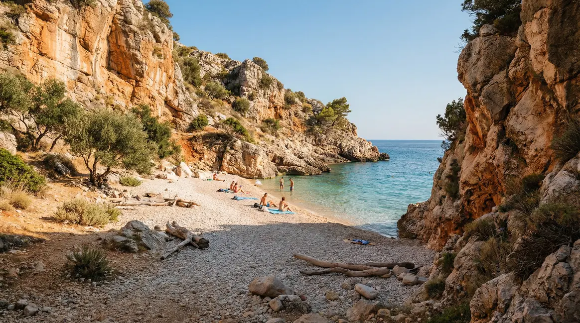 Pasjača Beach plage croate sauvage falaises orange mer turquoise